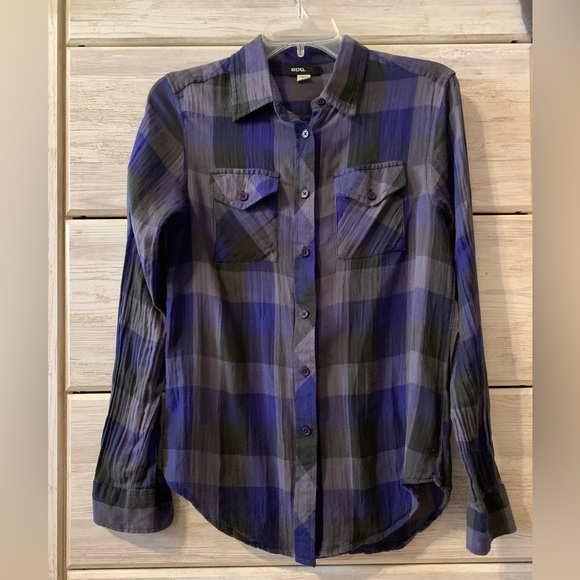 BDG (Urban Outfitters) Button Down with Textured Sleeves - Picture 2 of 5